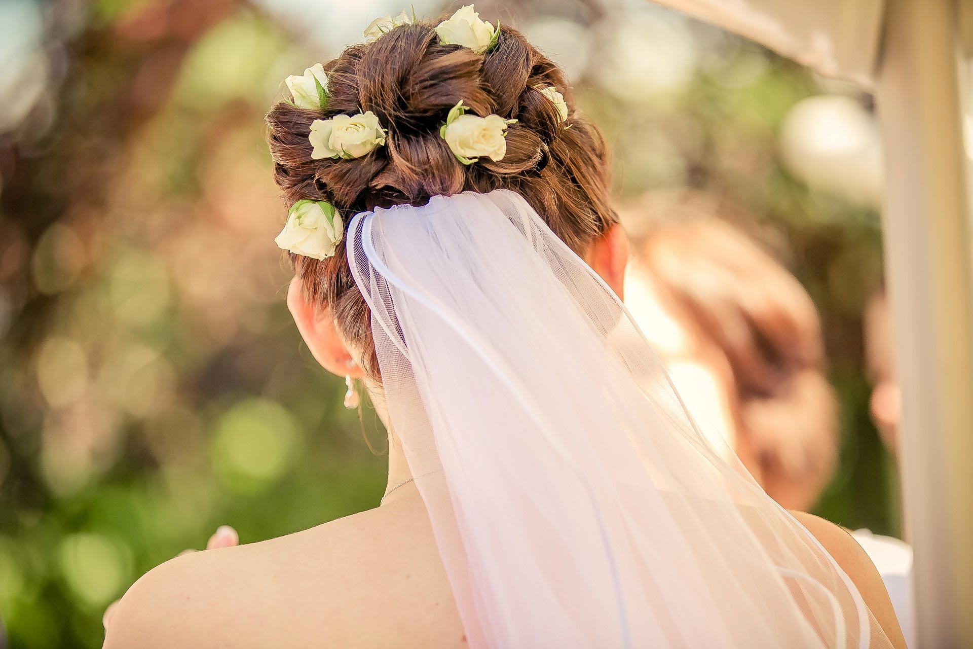 Hochsteckfrisur mit Curlies